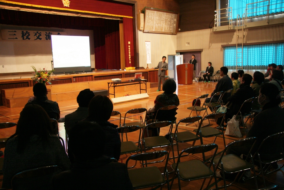 講演会（早川小学校体育館）