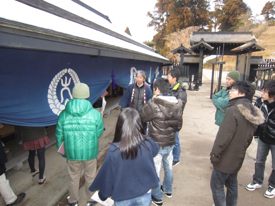 箱根関所にて（大和田さんの説明を受ける）